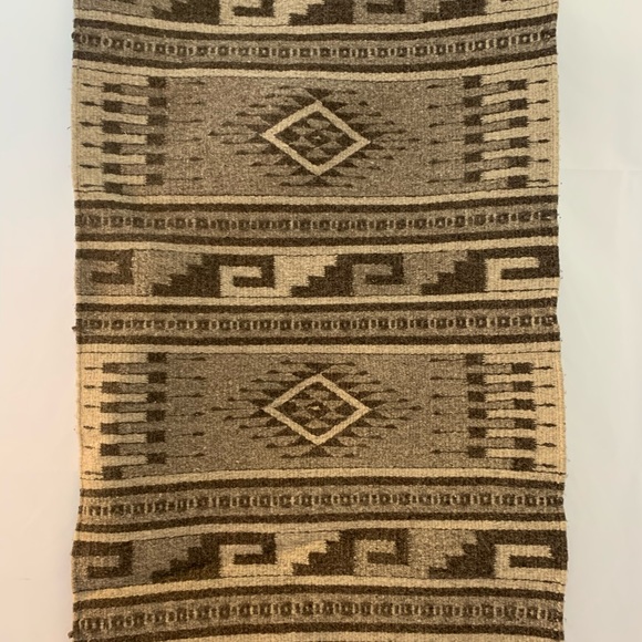 Medium size wool rug handcrafted - Picture 2 of 2